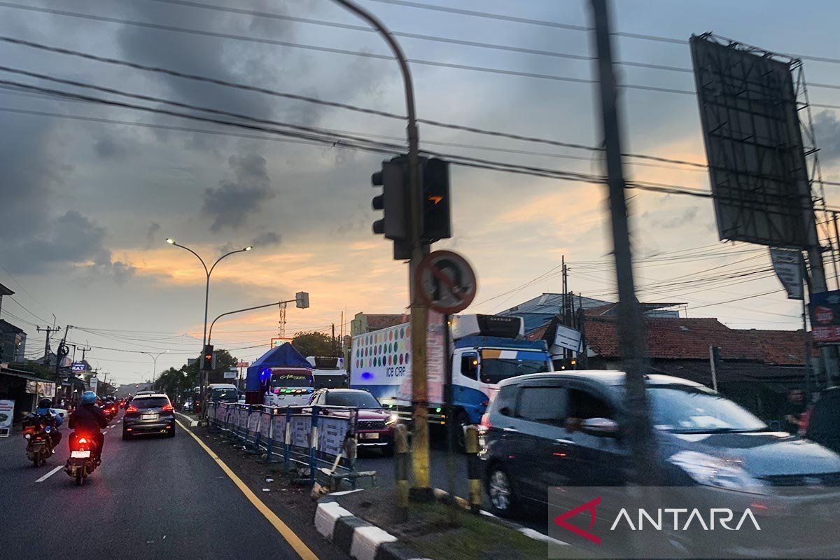 Petugas: Kendaraan dari arah Jakarta melalui Cirebon meningkat