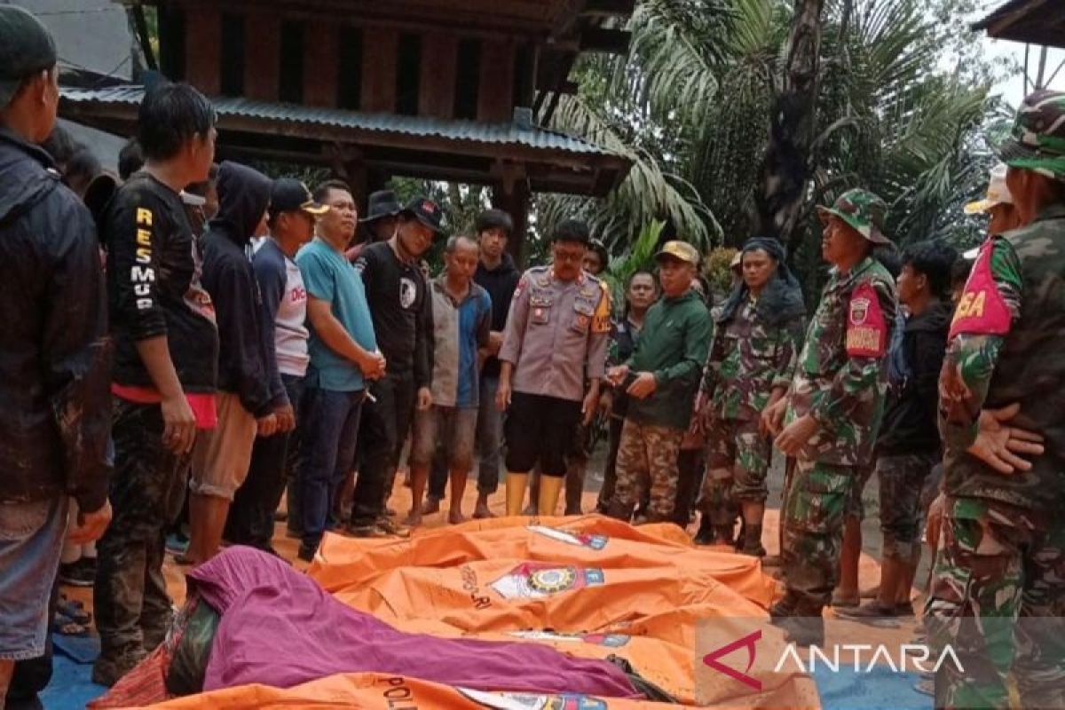 Longsor di Toraja, 18 korban meninggal