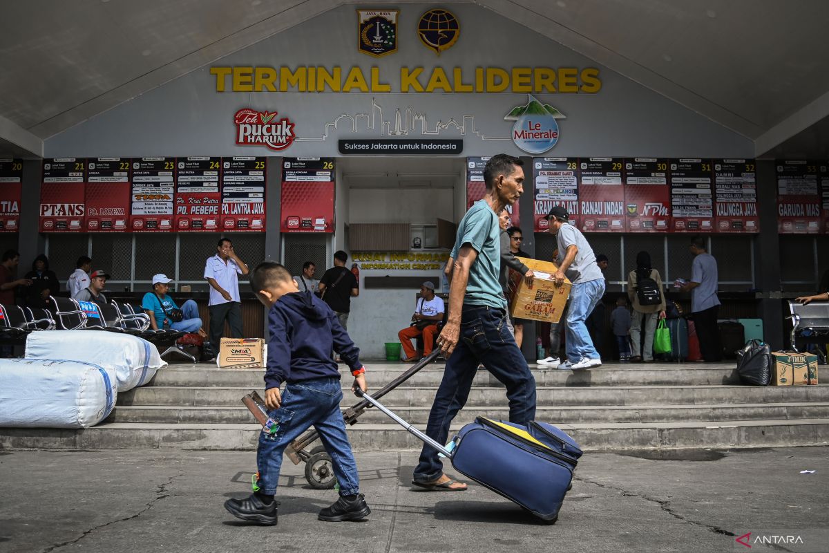 Minggu, penumpang tiba di Terminal Kalideres bisa tembus 3.500 orang