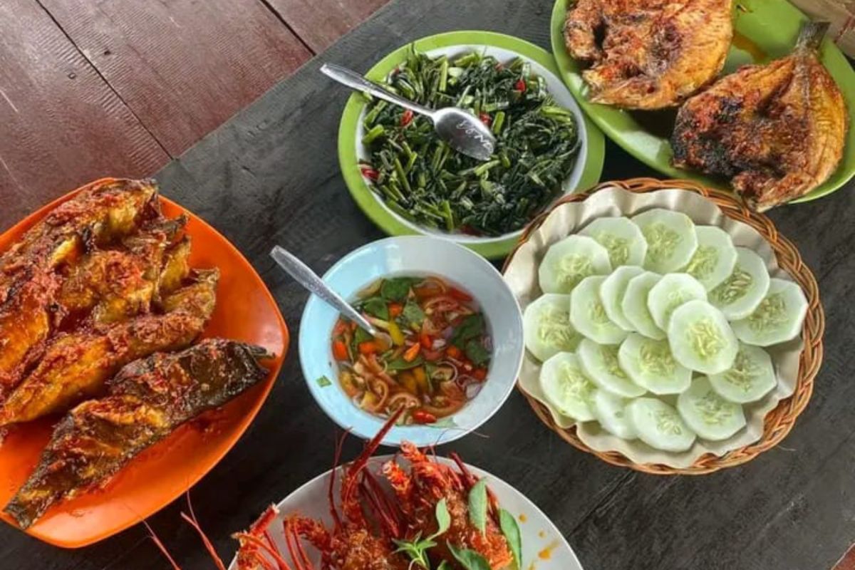 Warga Maluku incar kuliner ikan bakar di Pulau Osi saat libur Lebaran