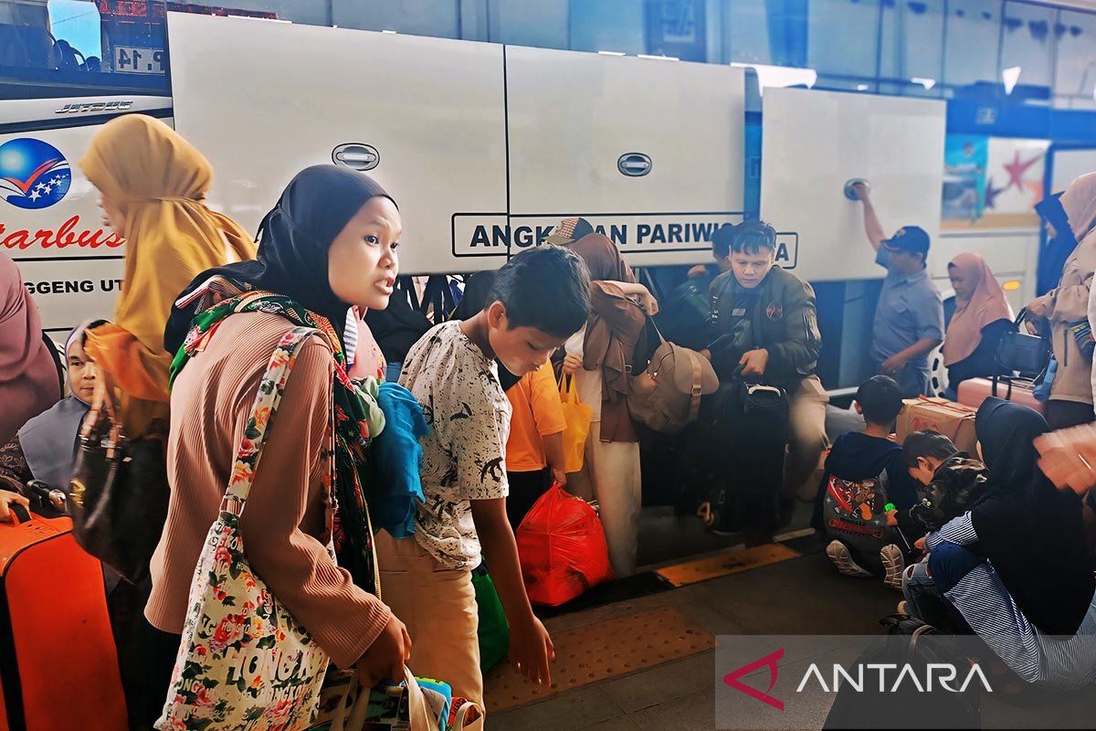 Jumlah penumpang tiba di Jakarta naik 74 persen dari tahun lalu
