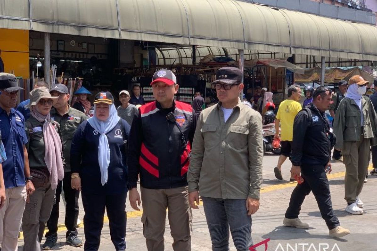 Pemkot Bogor tertibkan dan relokasi PKL buah ke selasar Pasar Kebon Kembang