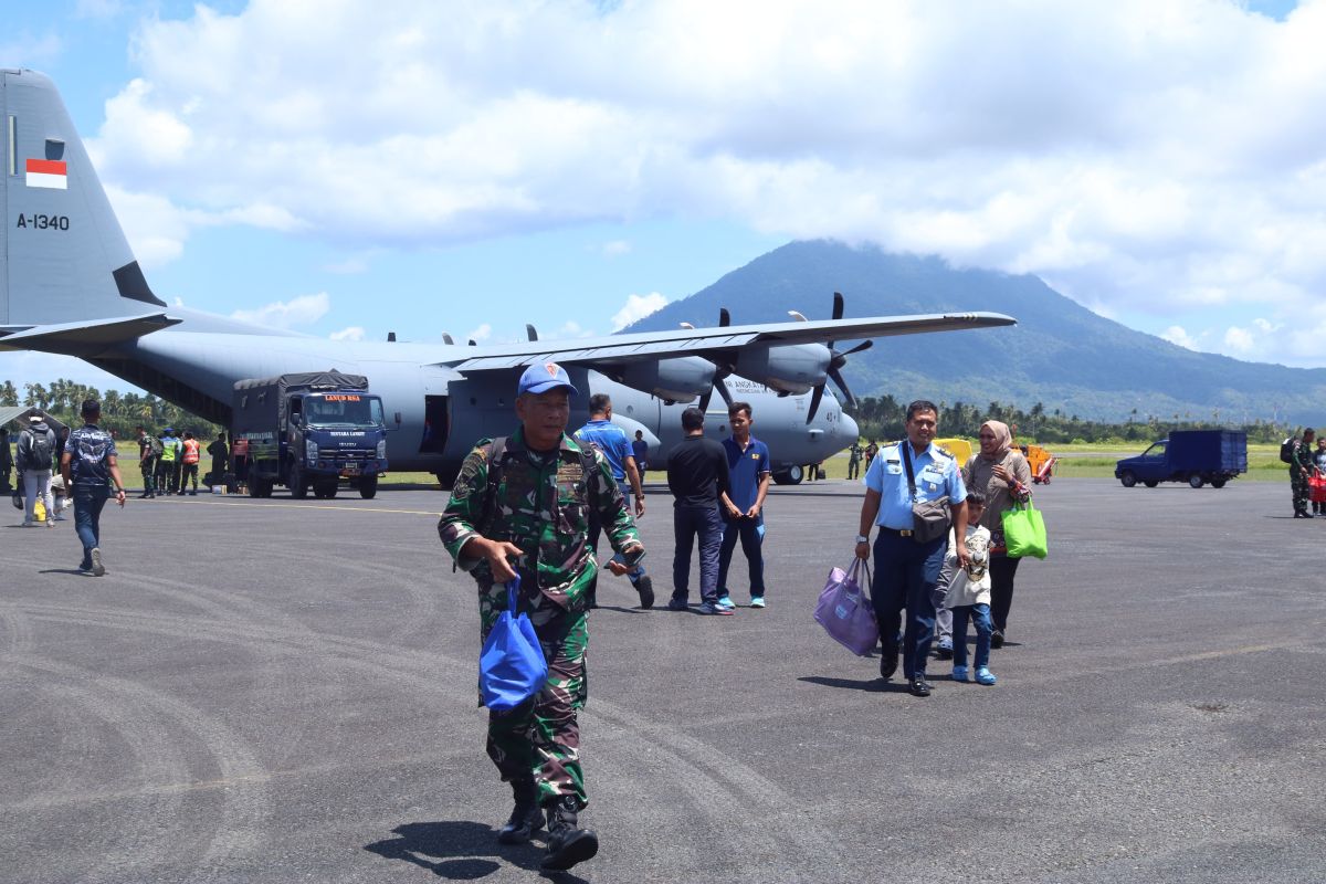 Air Force transports soldiers back to Natuna Islands after Eid holiday