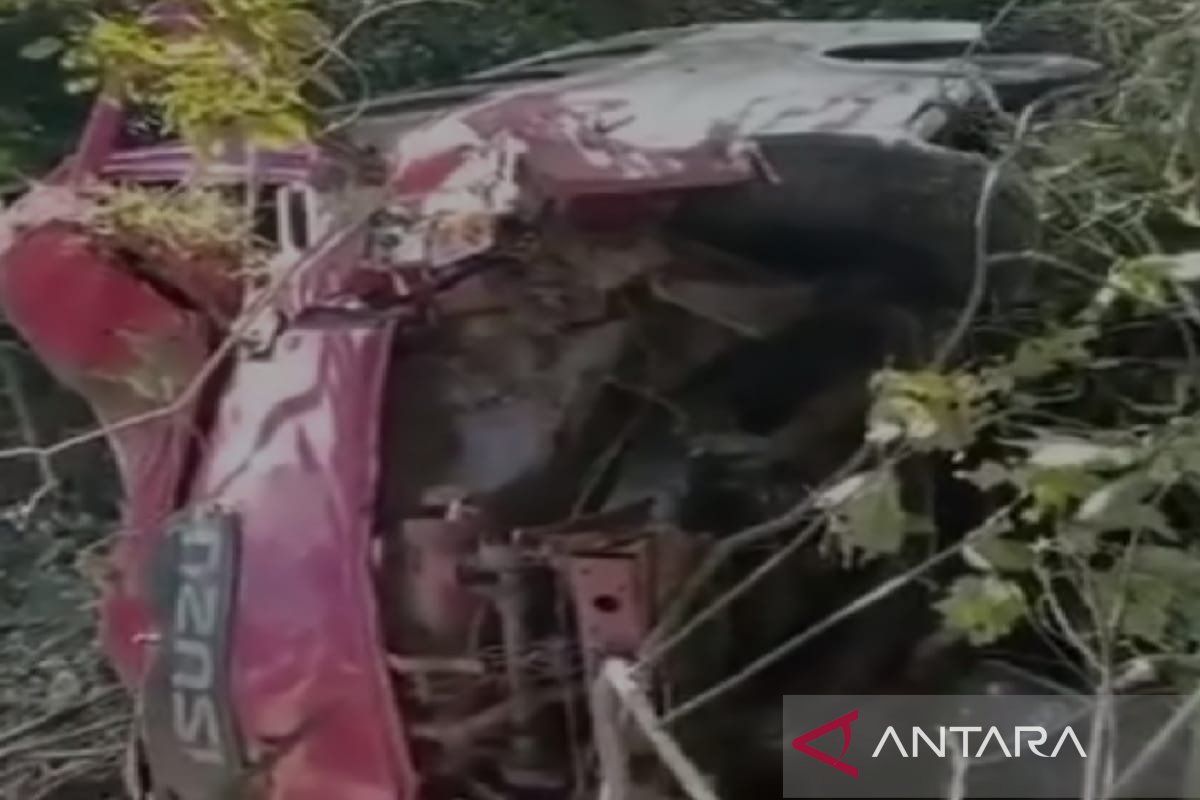 Mobil Isuzu terjun ke jurang Krueng Raya Aceh Besar, 23 orang luka-luka