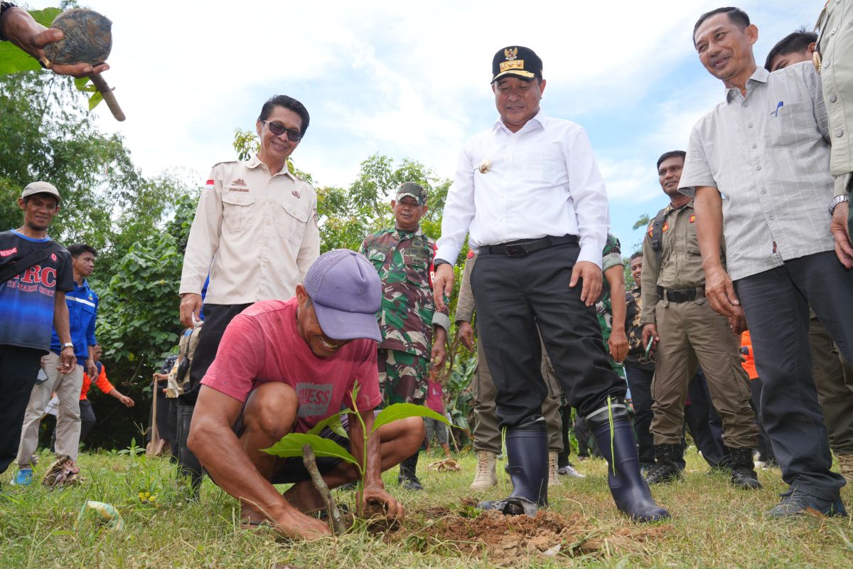 Masyarakat Tana Toa Bulukumba antusias tanam pohon peringati Hari Bumi