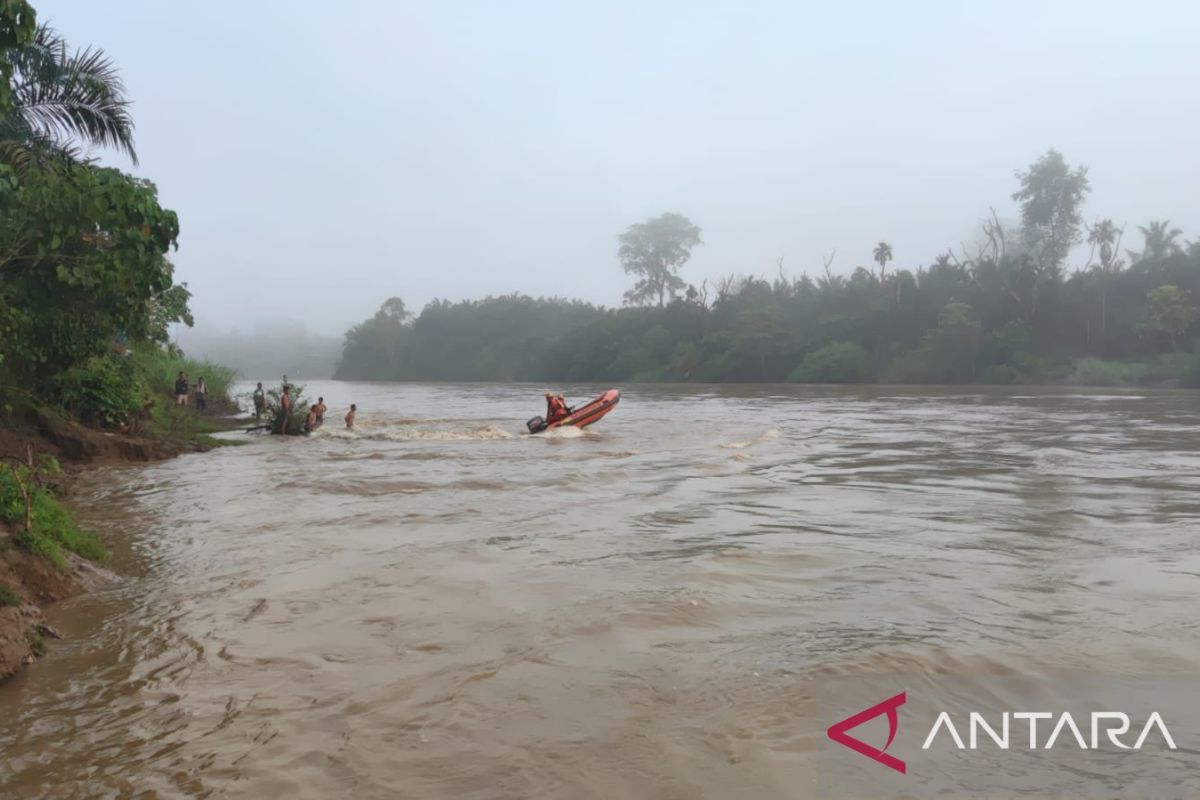 Basarnas Palembang lakukan pencarian  bocah tenggelam di Sungai Kikim Lahat
