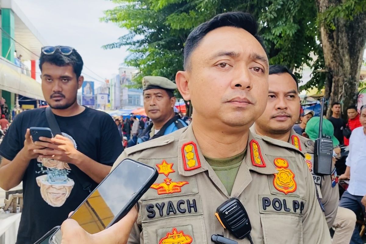 Satpol PP Kota Bogor awasi PKL usai direlokasi dari  pedestrian Jalan Dewi Sartika