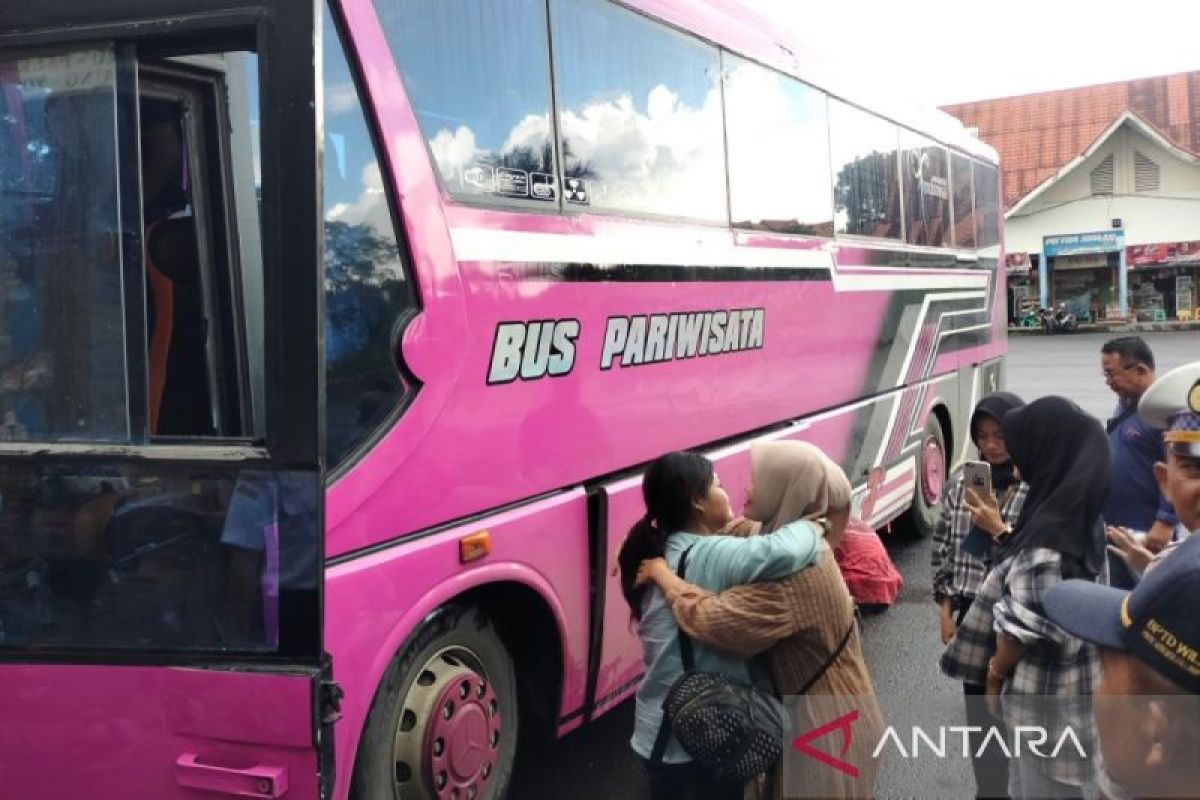 Sebanyak 18 bus angkut penumpang arus balik dari Provinsi Bengkulu