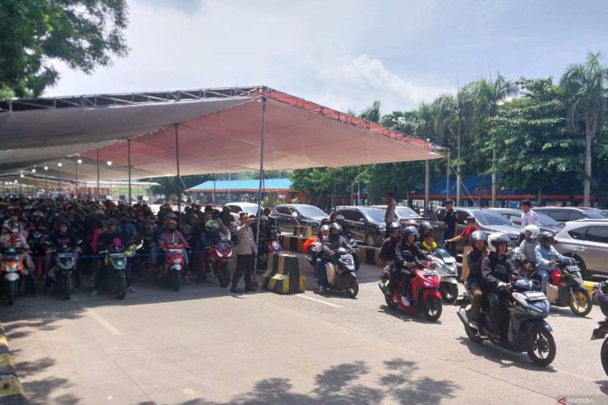 ASDP seberangkan 387.204 penumpang ke Pulau Jawa selama 11-14 April