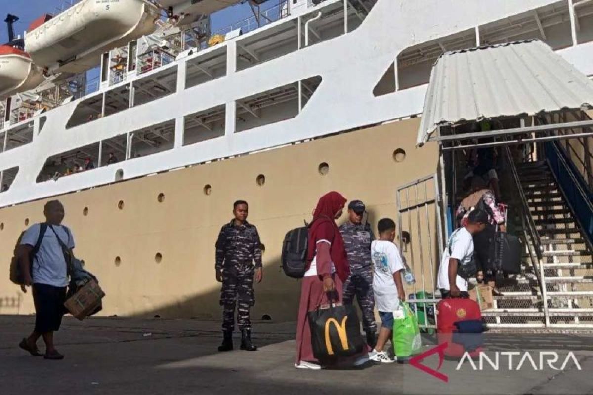 1.076 penumpang dari NTT tiba di Pelabuhan Makassar pada H+5 Lebaran