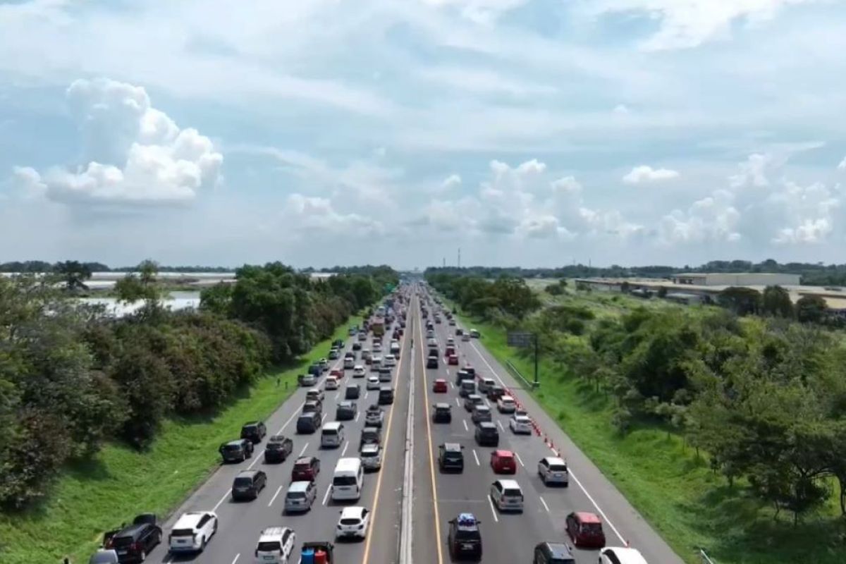 Pengguna jalan tol dilarang berhenti di sembarangan di bahu jalan