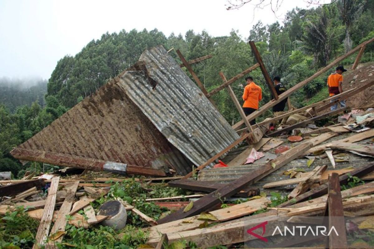 BNPB: 77 korban selamat longsor Tana Toraja berhasil dievakuasi