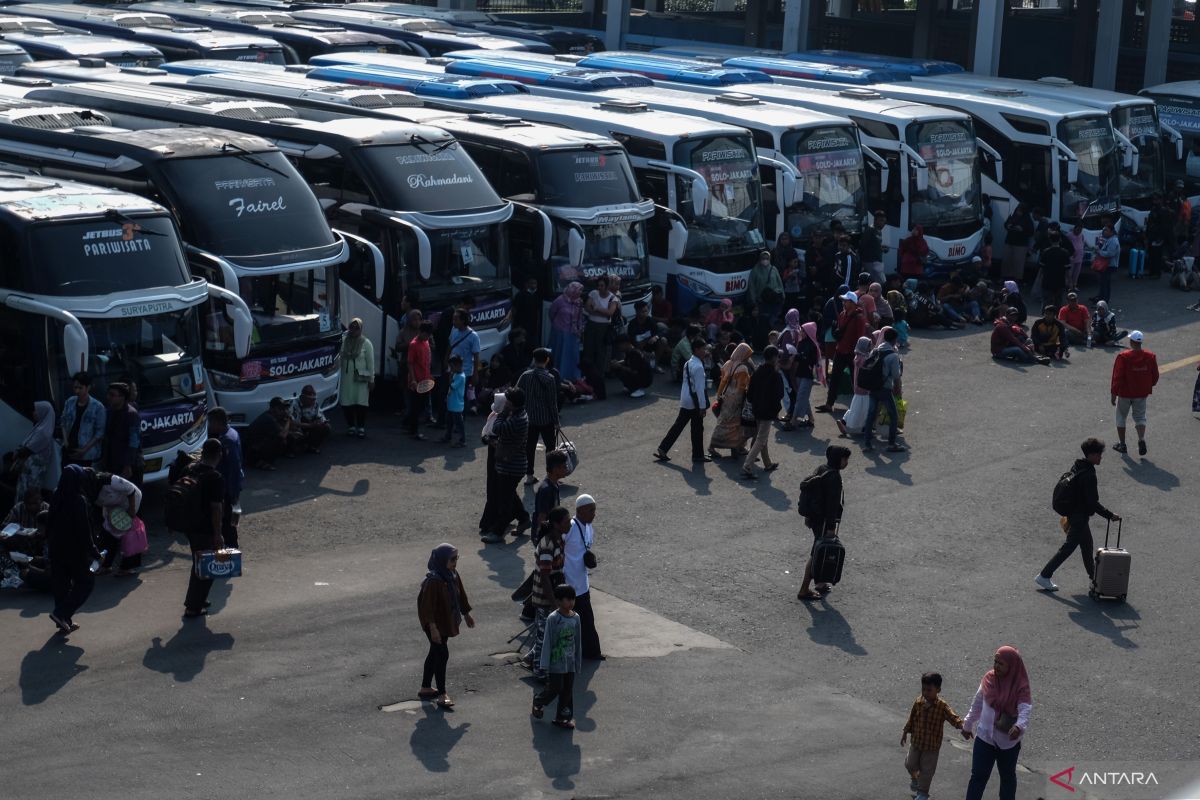 Ministry provides 160 buses for Eid return trips to Greater Jakarta