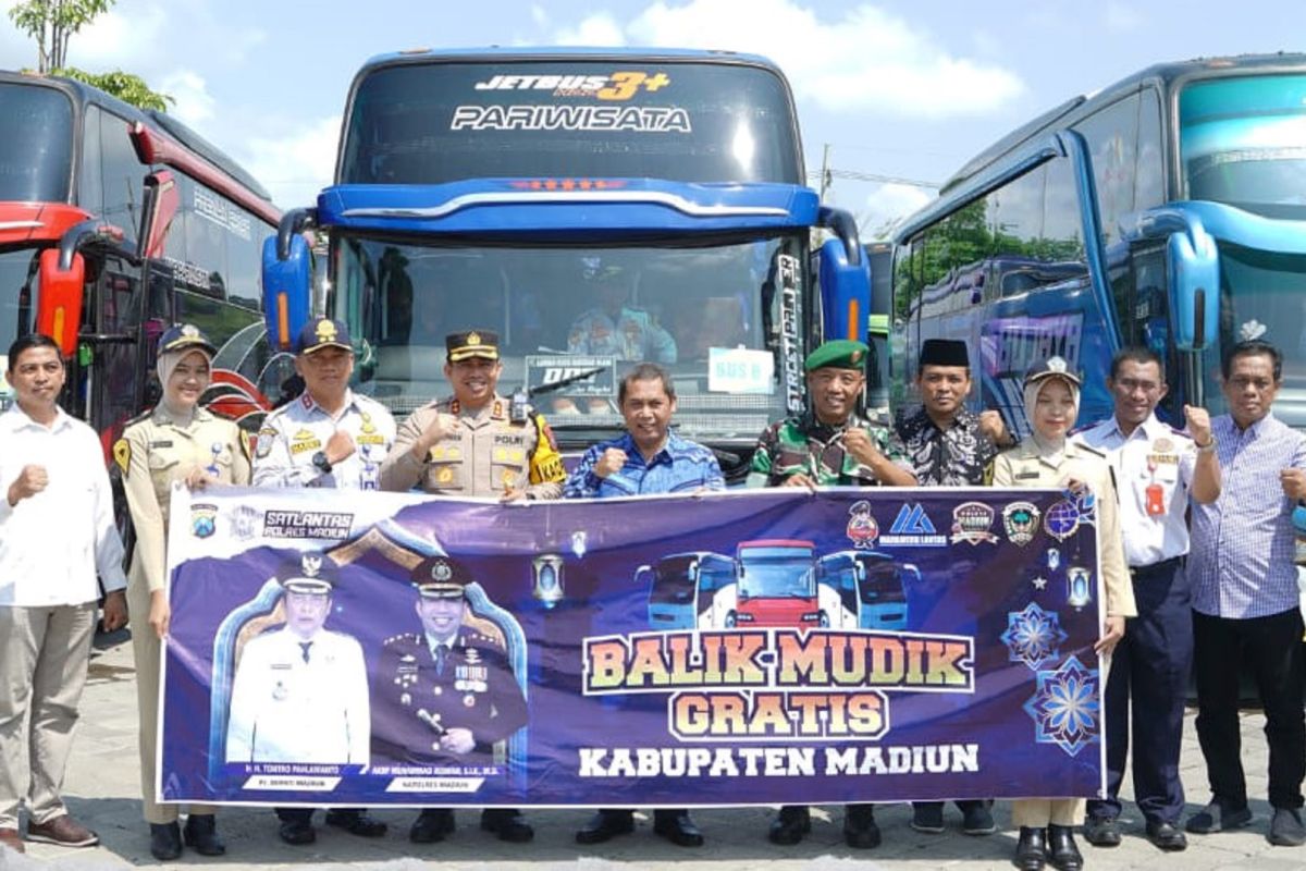 Pj Bupati Madiun berangkatkan delapan bus program balik gratis 2024