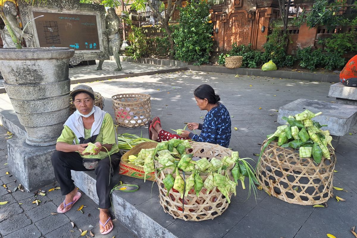 Pedagang pasar di Bali ikut nikmati berkah Lebaran Ketupat