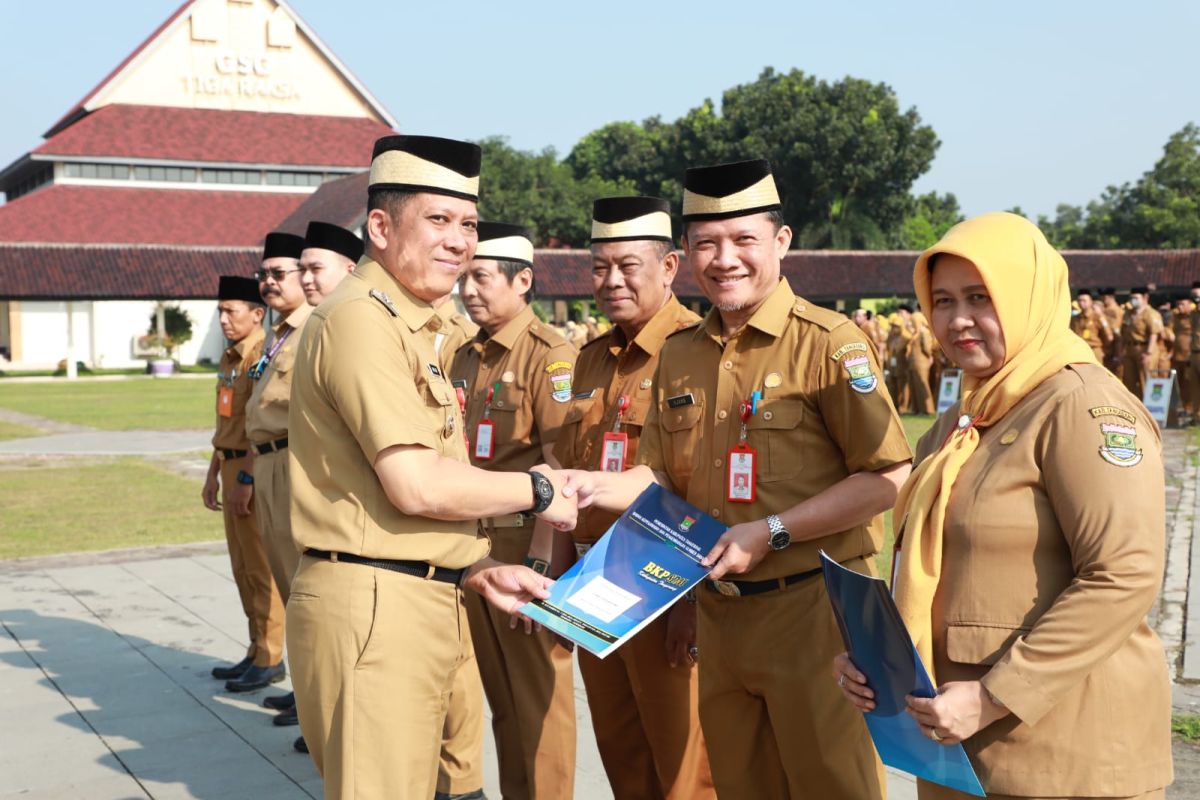 353 ASN di Pemkab Tangerang terima SK kenaikan pangkat
