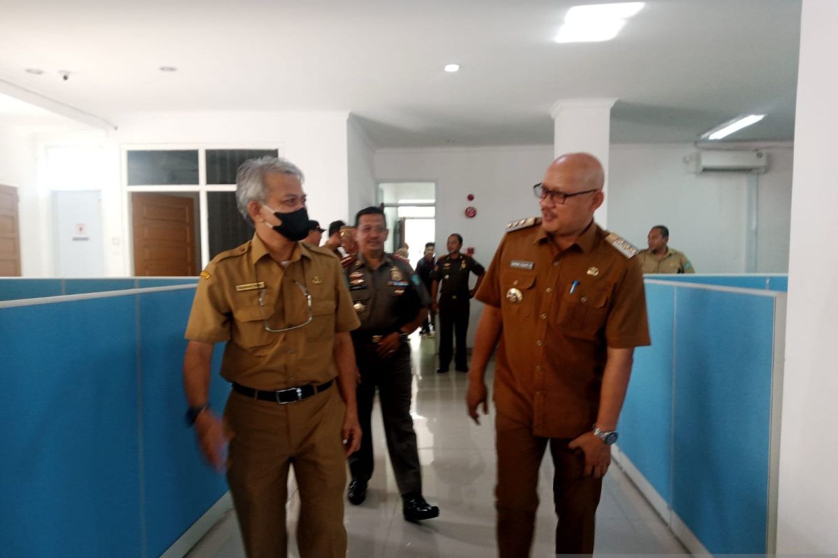 Pj Bupati Belitung sidak kehadiran ASN usai libur Lebaran 2024