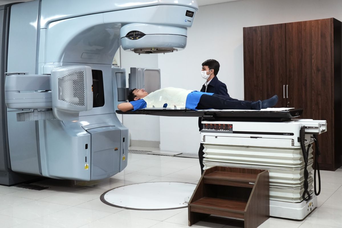 Pelajari tentang LINAC dan brachytherapy sebagai pilihan pengobatan kanker