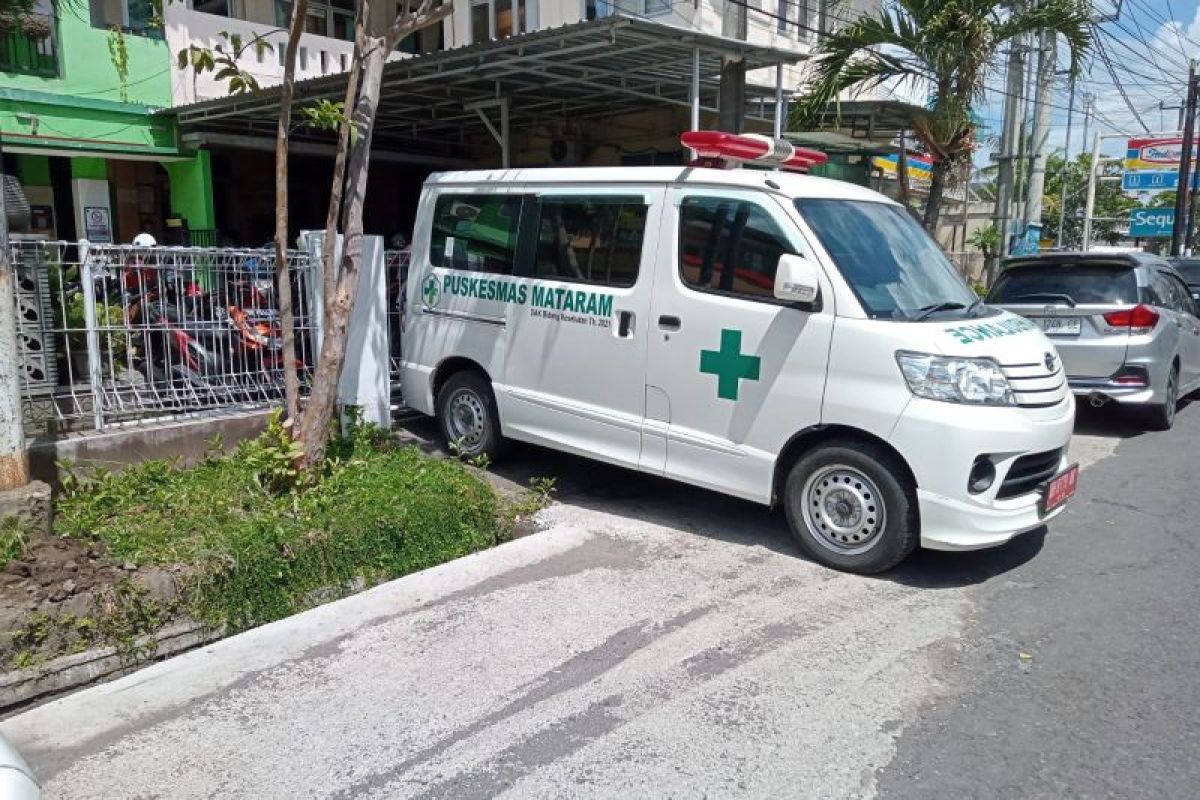 Dinkes Mataram menyiagakan 11 ambulans saat perayaan "Lebaran Topat"