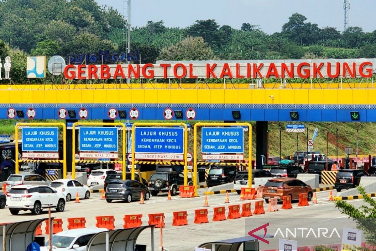 Arus di Gerbang Tol Kalikangkung Semarang  kembali normal dua arah