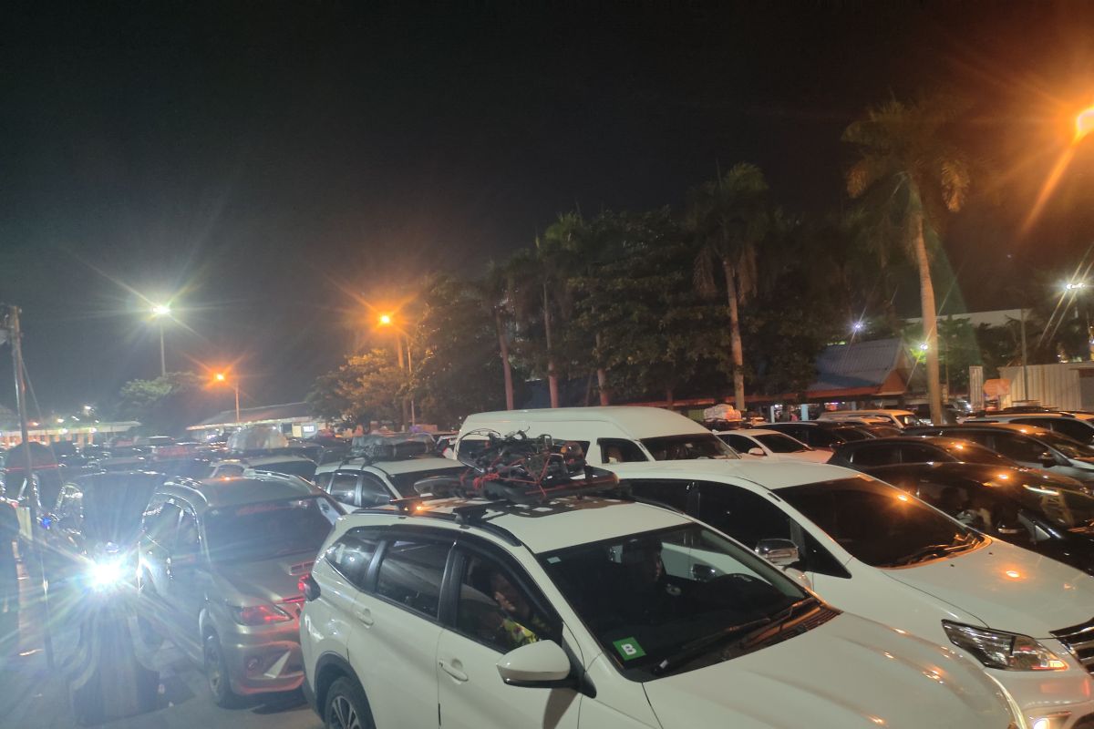 Selama 11-15 April, ASDP seberangkan 129.161 kendaraan ke Jawa