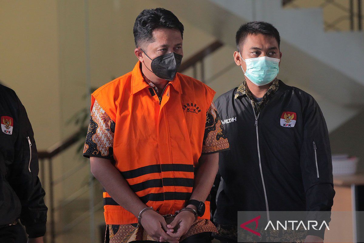 KPK perpanjang penahanan dua tersangka korupsi BPPD Sidoarjo