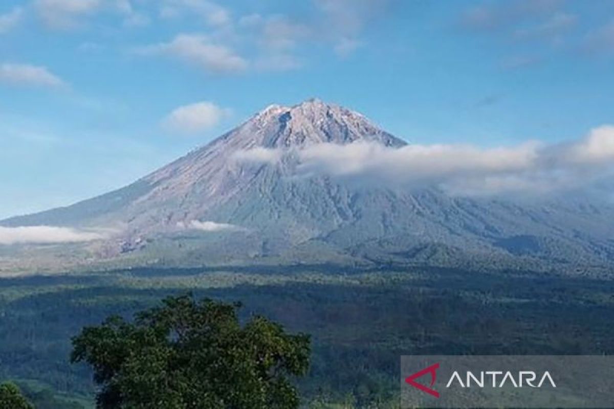 Gunung Semeru kembali erupsi selama 118 detik