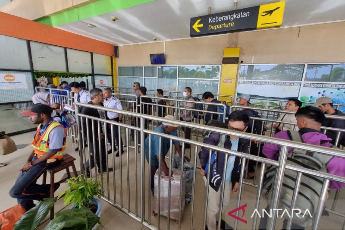 Arus mudik Lebaran di Bandara Rendani Manokwari menurun dibanding 2023
