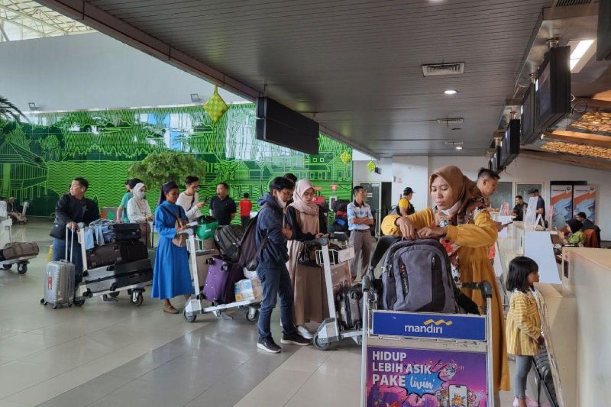 Penumpang Bandara Supadio diprediksi melonjak 50 persen hari ini