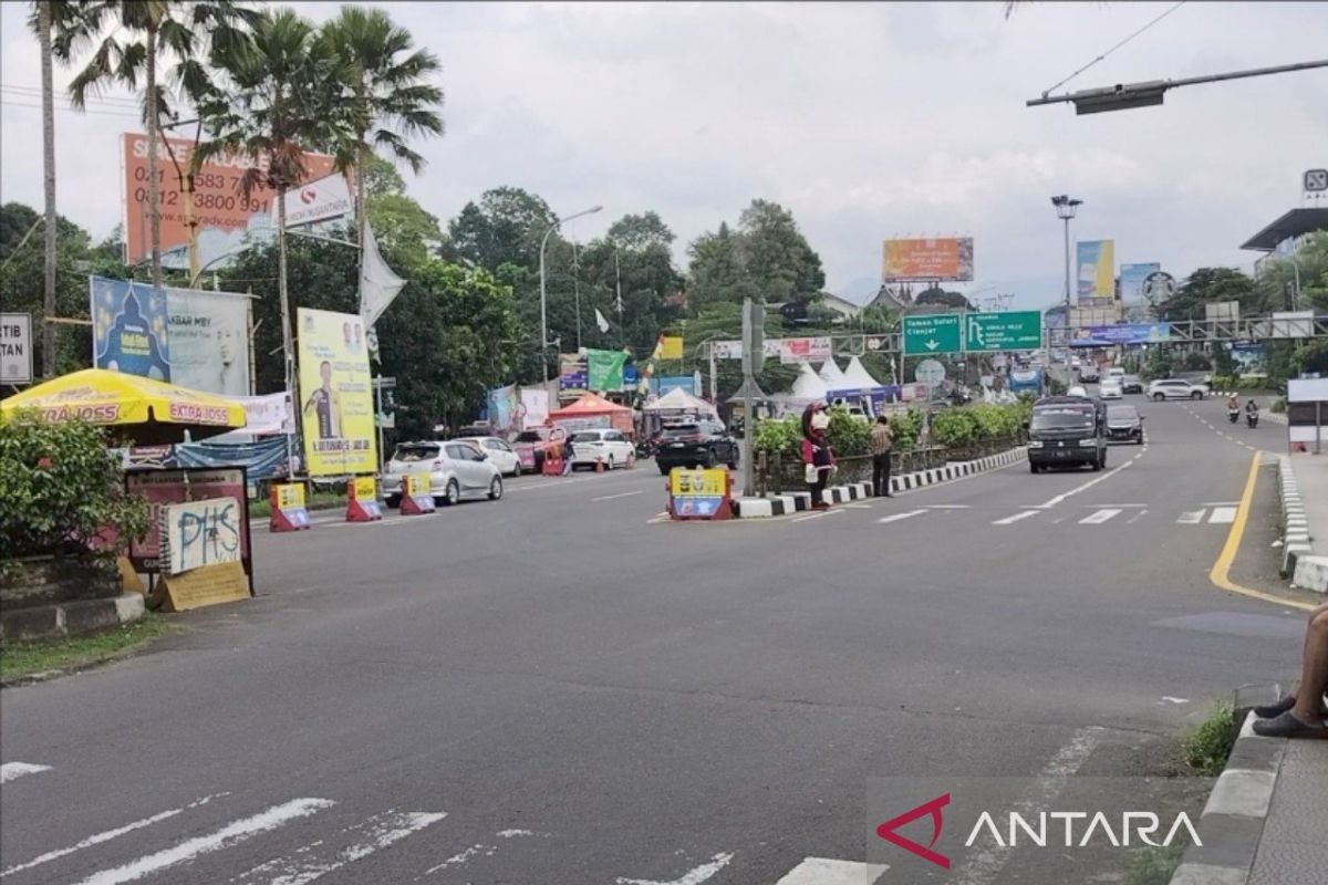 1,1 juta kendaraan melintas di Jalur Wisata Puncak selama Lebaran