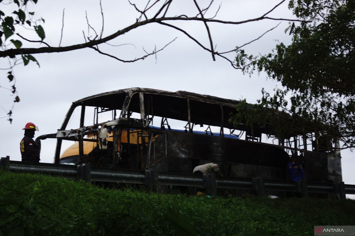 Sembilan penumpang tewas akibat bus terbakar di Karnataka India