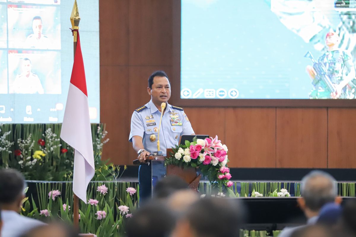 Air Force Chief vows to modernize equipment to strengthen air defense