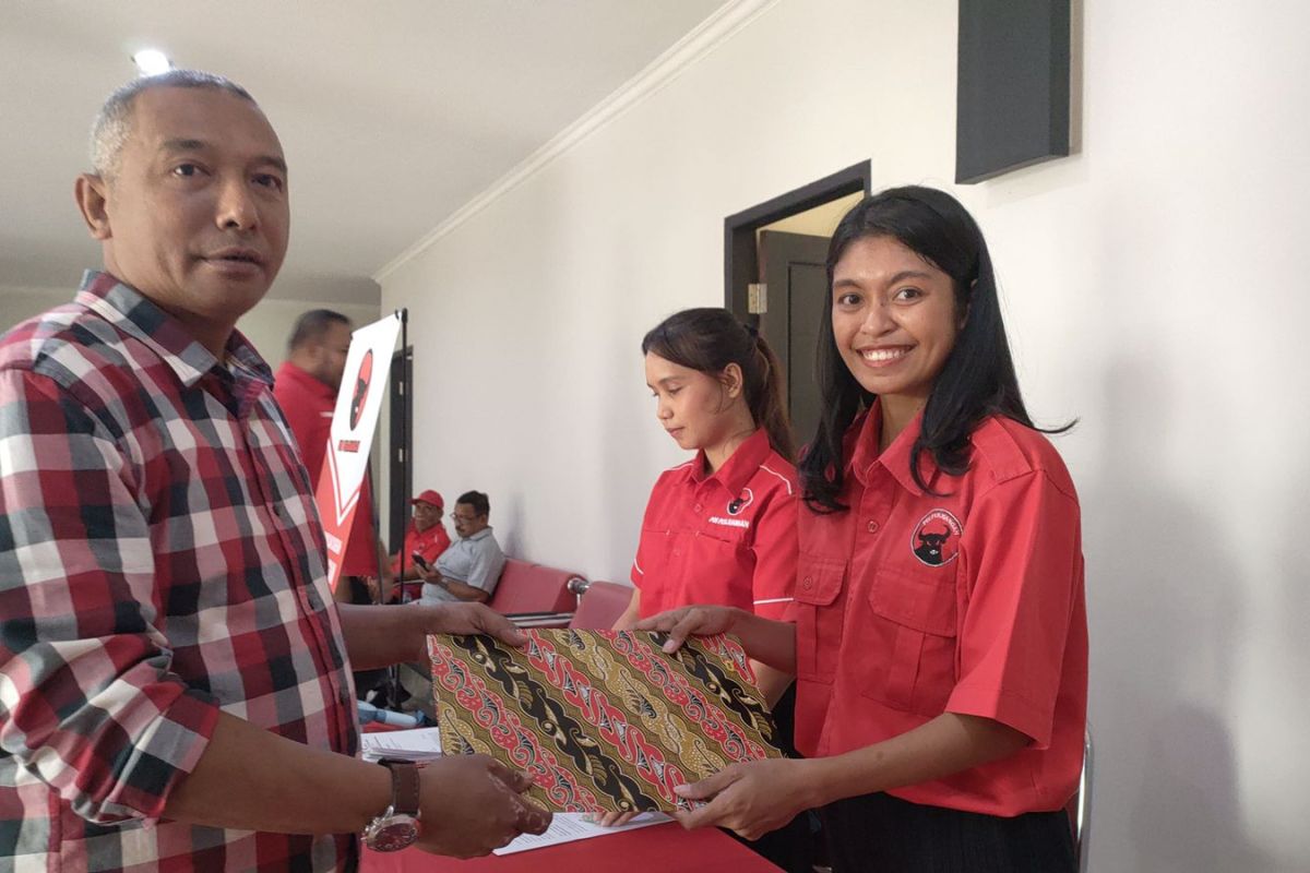 Tiga bakal calon gubernur ambil formulir pendaftaran di DPD PDIP Maluku