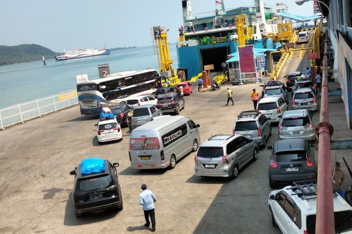Aktivitas penyeberangan rute Pelabuhan Bakauheni-Merak pada H+6 menurun