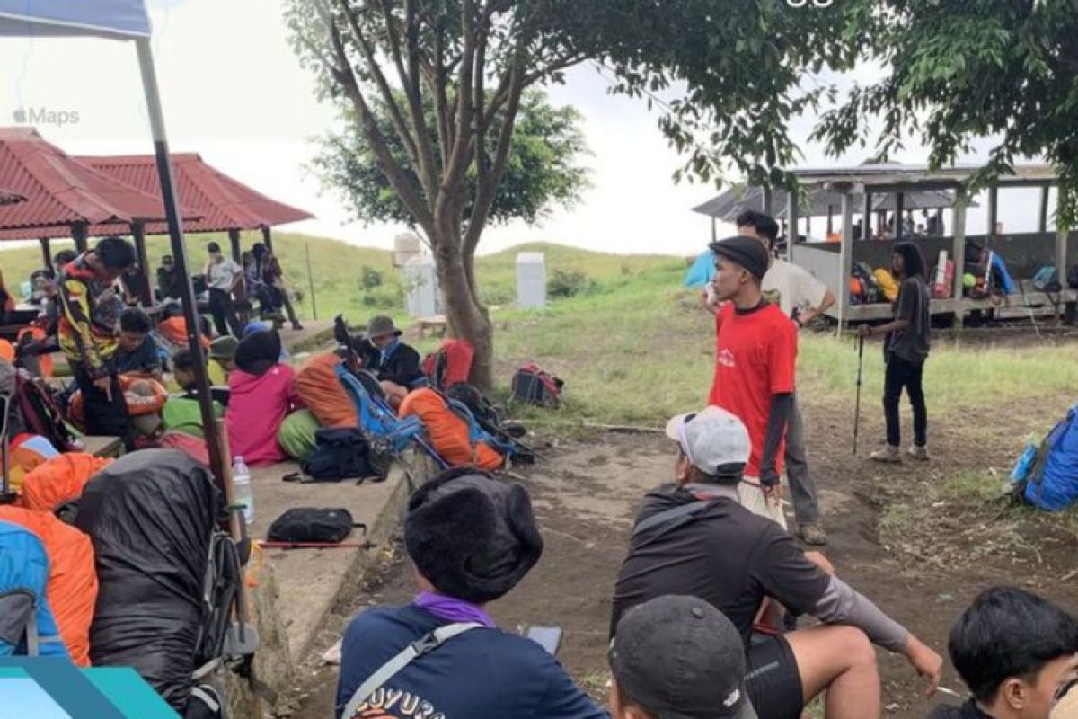 Ratusan pendaki Gunung Rinjani Lombok tak miliki tiket diminta turun