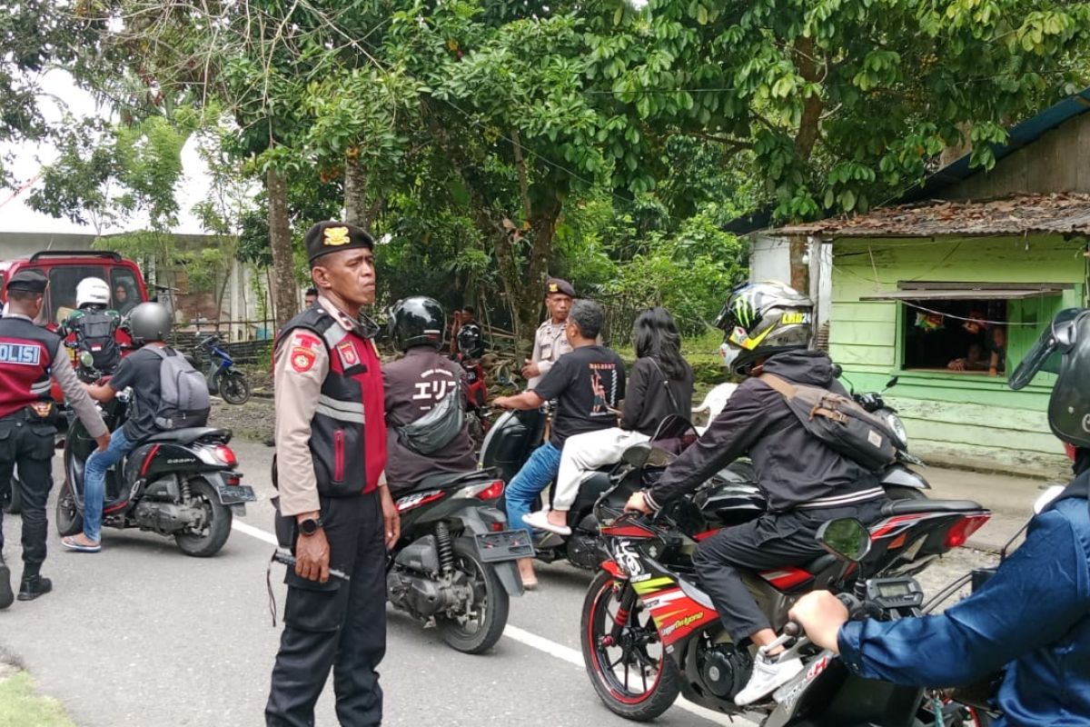 Polisi  tertibkan ribuan pengendara Rute Mamala-Morella Maluku Tengah