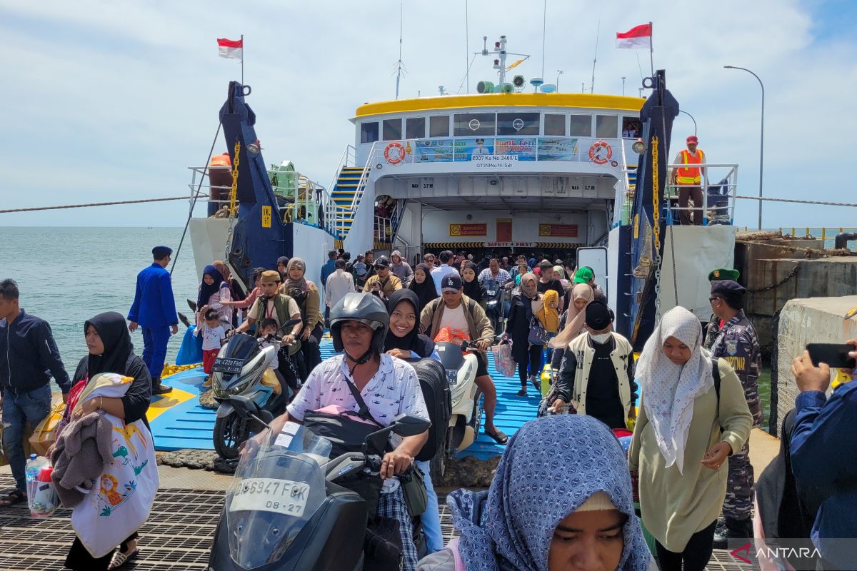 Kapal feri gratis dari Madura ke Situbondo angkut 350 penumpang