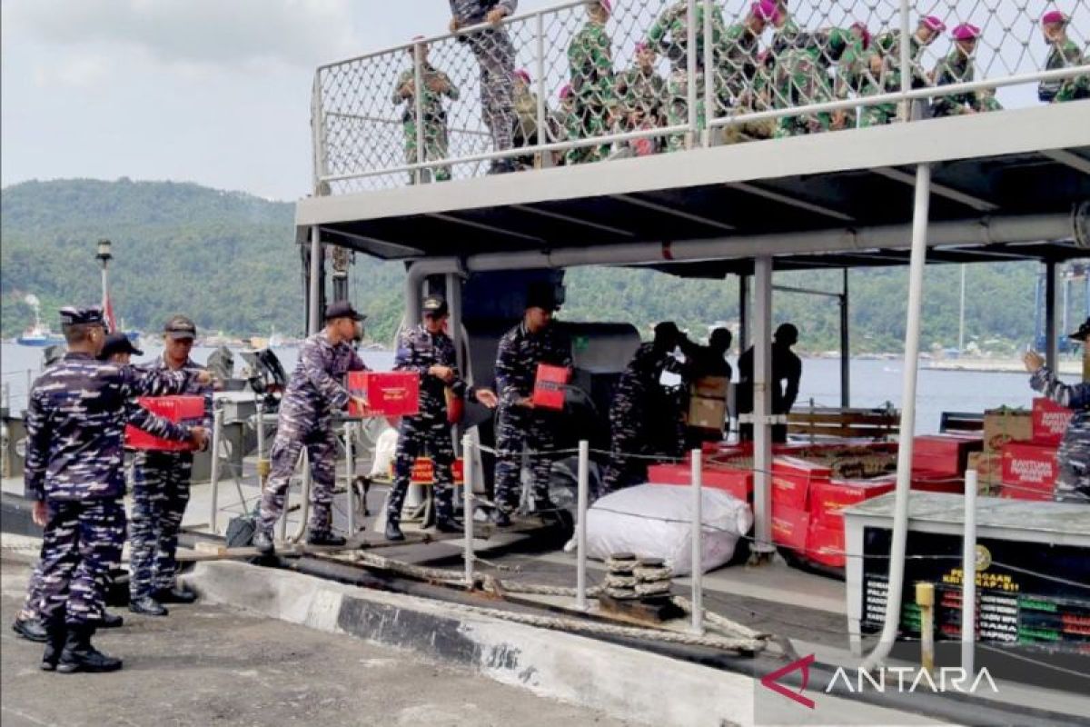 TNI AL kerahkan KRI Kakap kirim bantuan ke warga terdampak Gunung Ruang