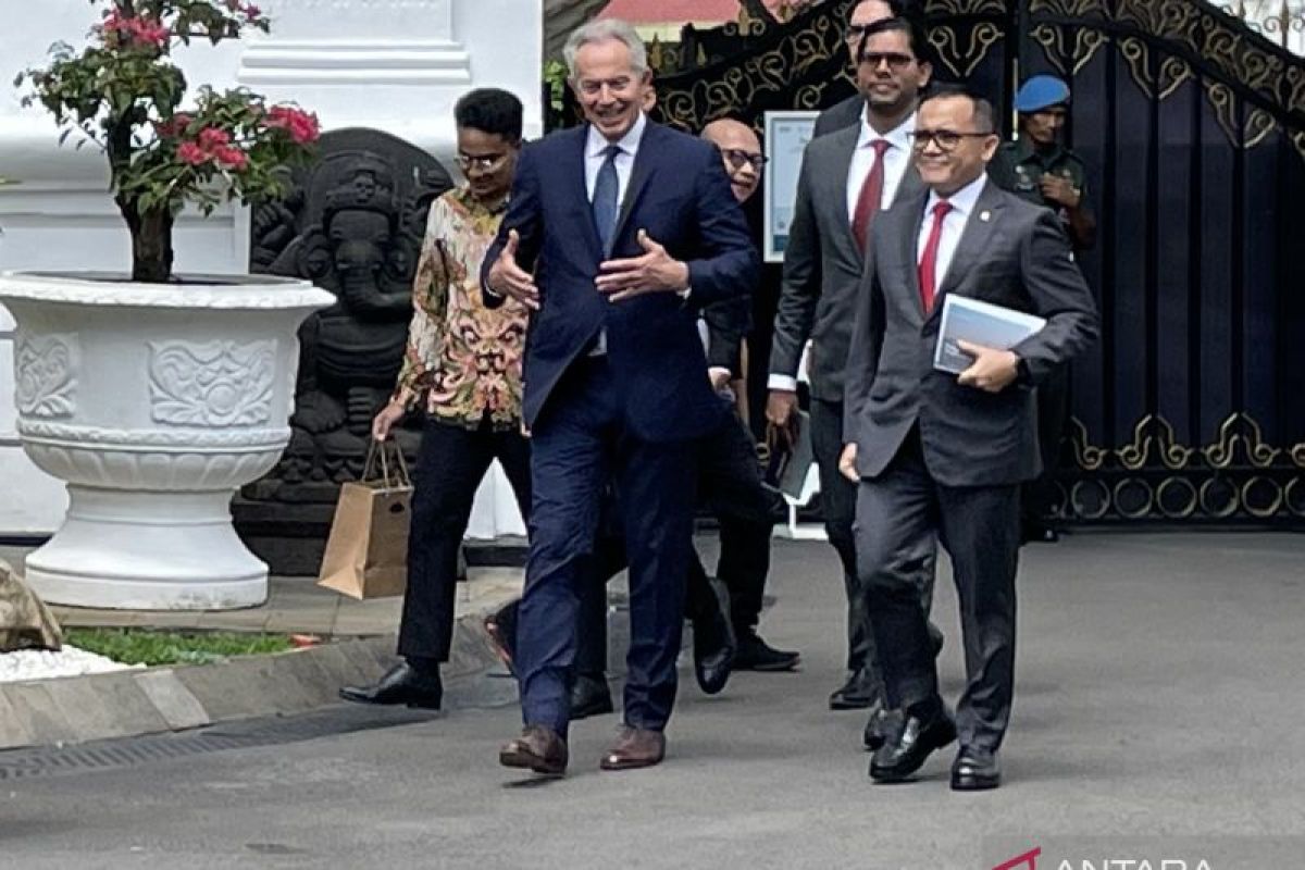 Presiden Jokowi dan PM Tony Blair bahas rencana investasi energi di IKN
