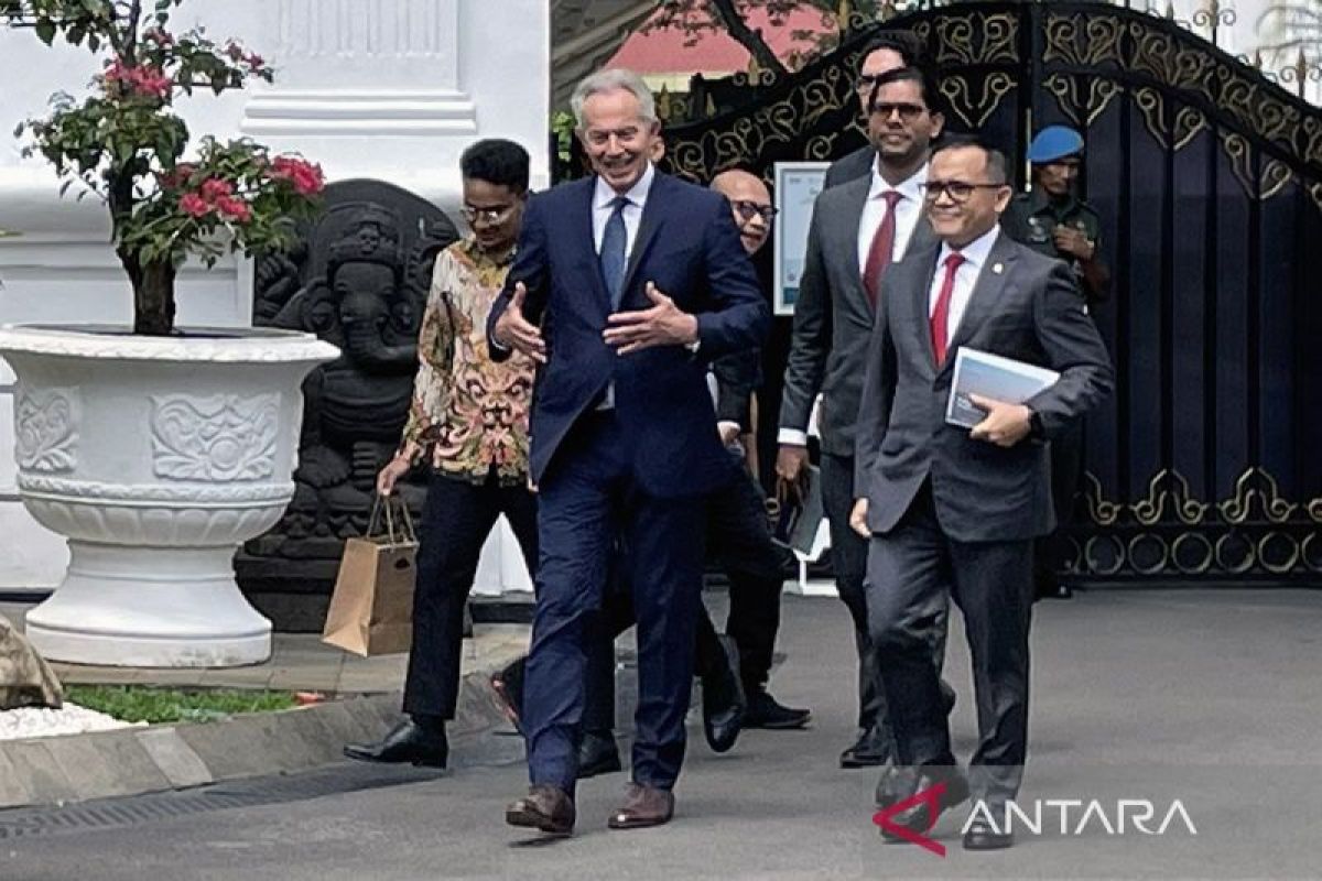 President Jokowi, Blair discuss energy investment plan in Nusantara