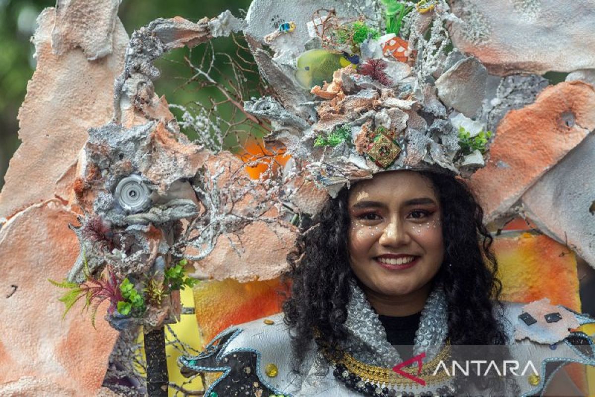 Karnaval Budaya Meriahkan Hut Ke-60 Provinsi Sulawesi Tengah