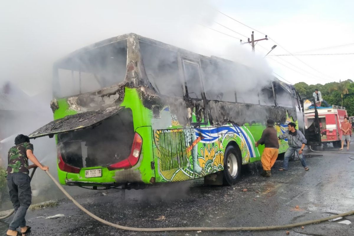 Bus pariwisata angkut pelajar terbakar di Simalungun, tidak ada korban jiwa