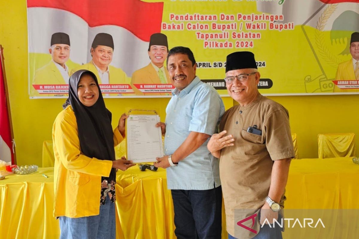 Parulian Nasution ambil formulir ke DPD Golkar untuk Pilkada Tapsel 2024