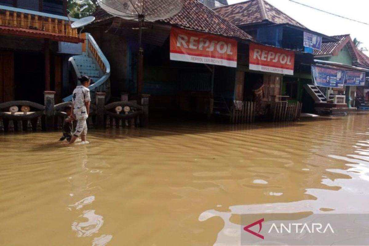 Dua warga Musi Rawas Utara meninggal akibat banjir bandang 2,5 meter