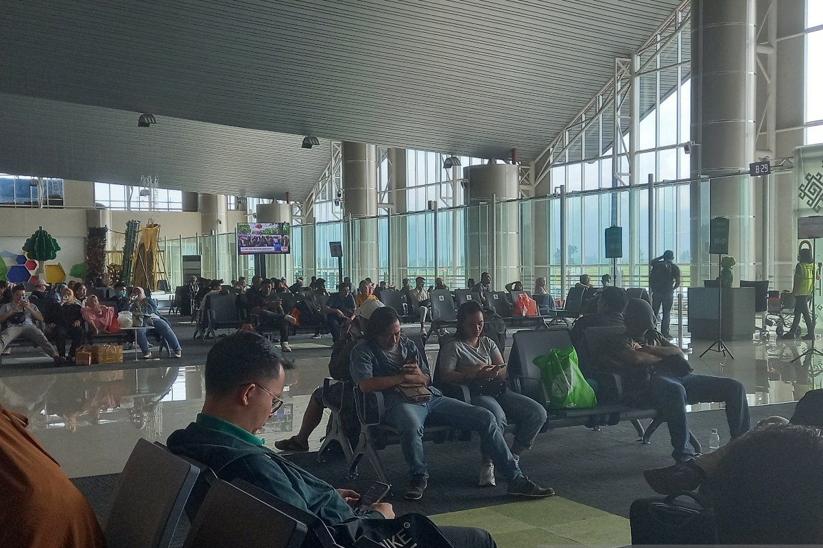 Bandara Sam Ratulangi Manado tutup akibat erupsi Gunung Ruang