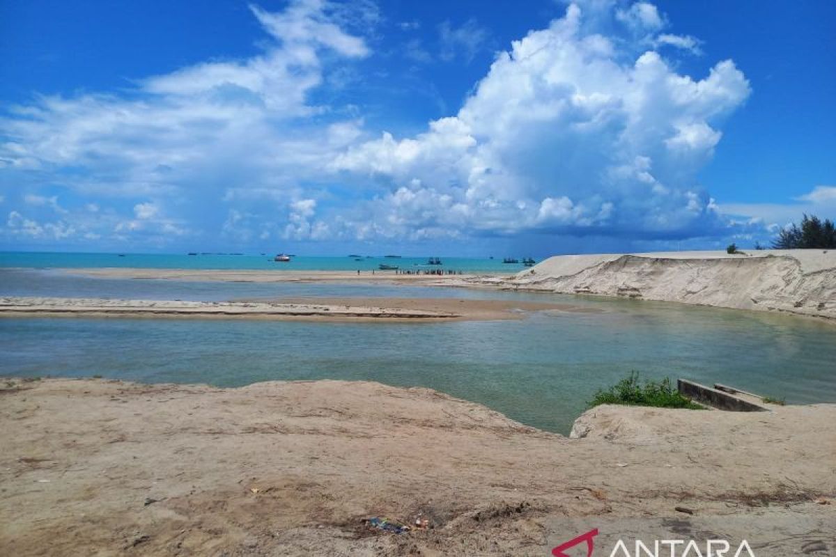 Nelayan Sungailiat berharap pengerukan muara segera terealisasi