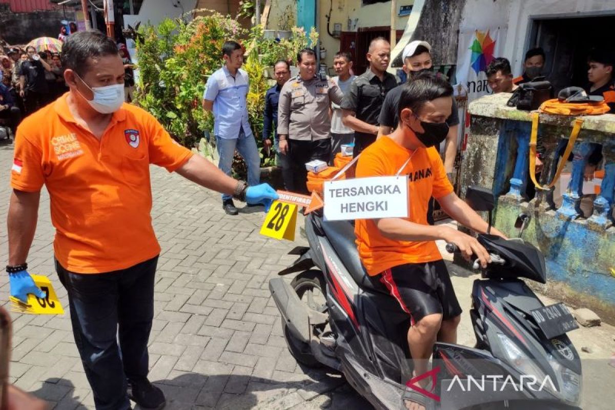 Polisi menggelar rekonstruksi pembunuhan jasad ditimbun di Makassar