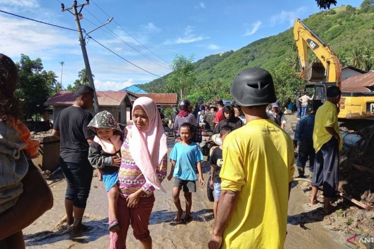 Banjir bandang terjang kawasan pemukiman di Desa Balongga, Sulteng