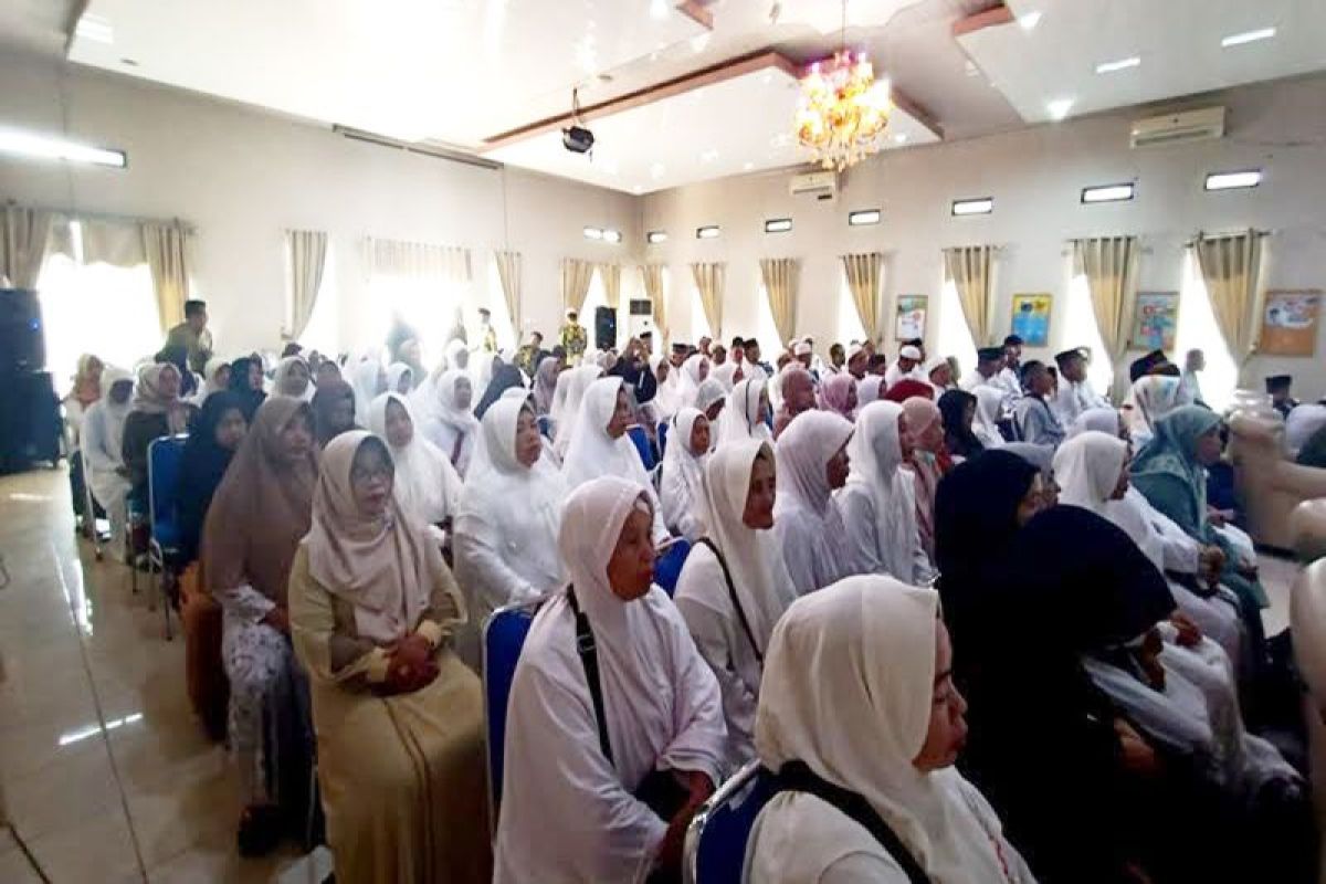 143 jamaah calon haji tingkat kecamatan di Barut ikuti manasik haji