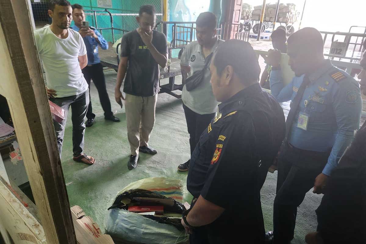 Bea Cukai gagalkan pengiriman 9.600 batang rokok ilegal di Bandara SIM Aceh